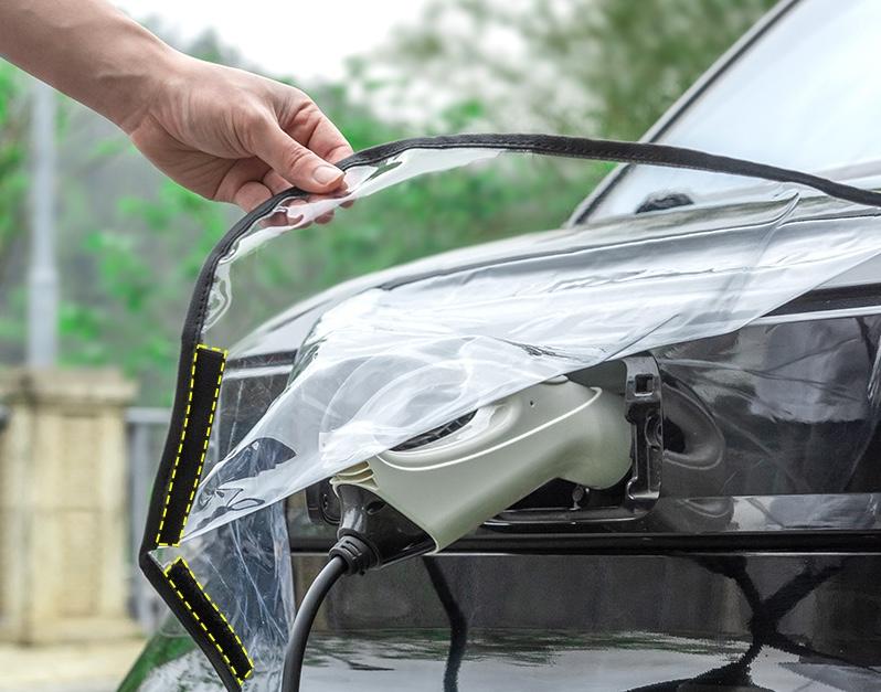 Захисний чохол - накидка для захисту від води роз'єму електромобіля.