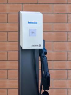 Стойка OnCharger Dual для зарядных станций 175 см